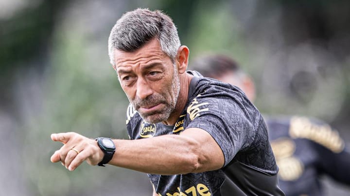 Pedro Caixinha prepara o Santos para o primeiro jogo de 2025