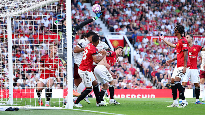 A goalkeeping howler cost United dear on the first day.
