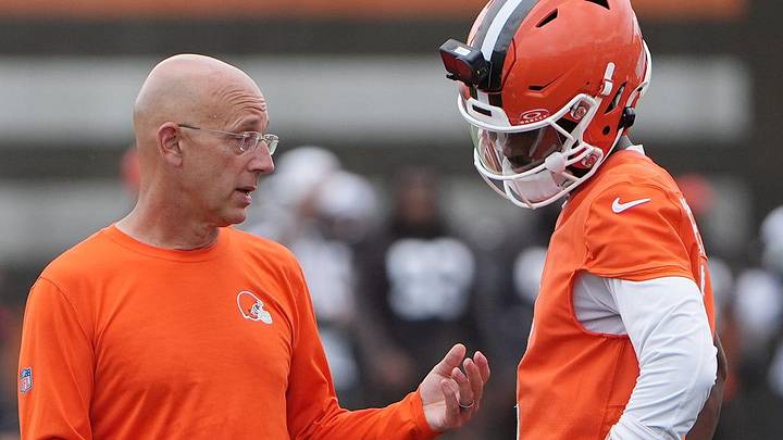 Browns quarterback coach Mike Bajakian talks with Browns quarterback Shedeur Sanders