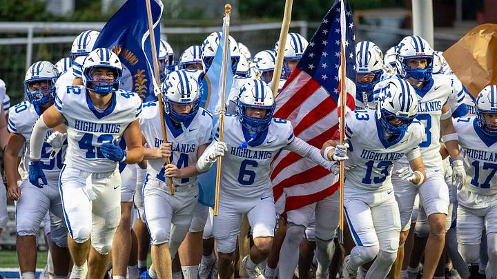 No. 5 Highlands overwhelmed Mason County, 61-0, on Friday night in Kentucky. No. 5 Highlands overwhelmed Mason County, 61-0, on Friday night in Kentucky.
