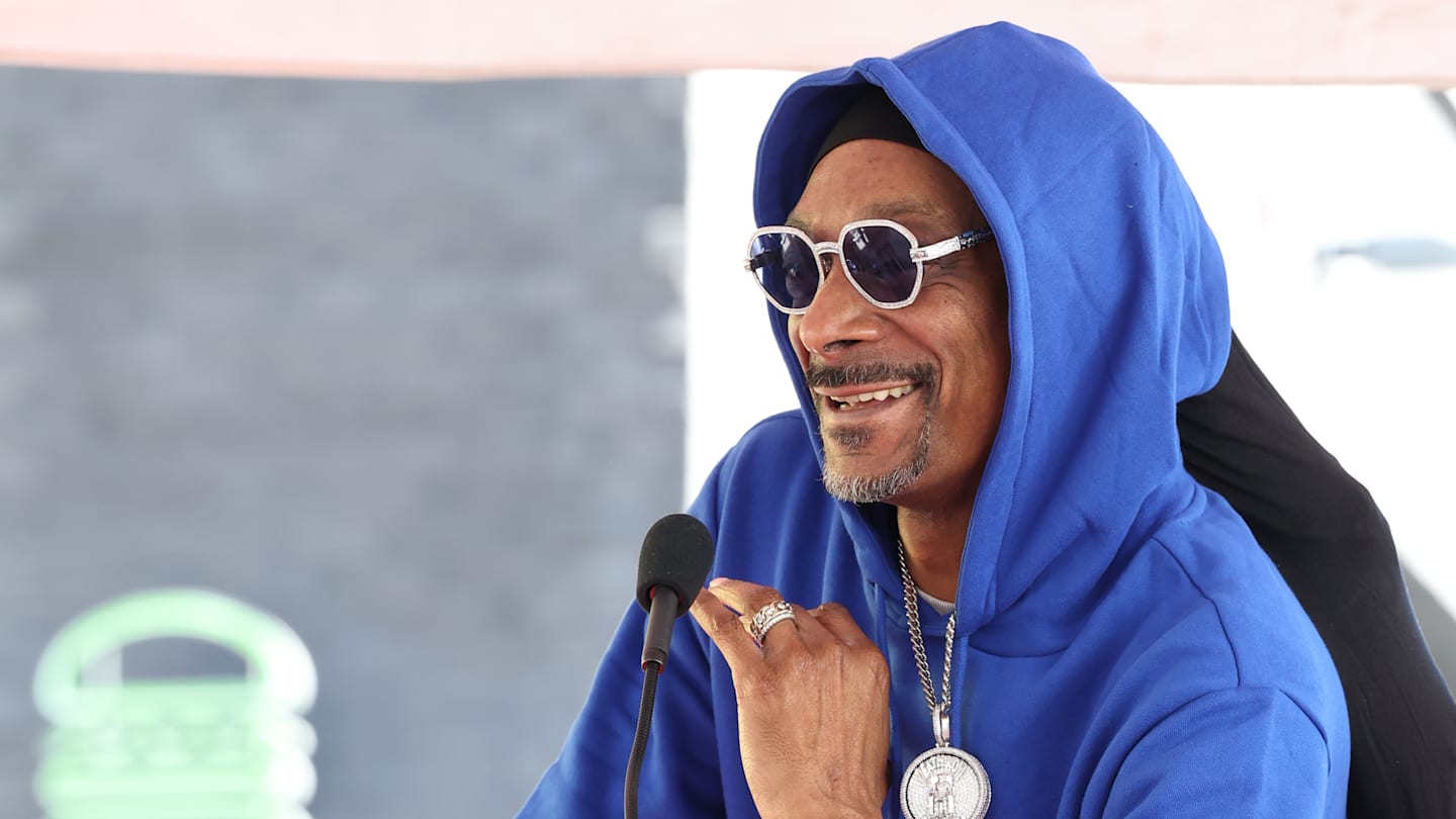 Snoop Dogg's preference for Skechers over Jordan brand: A surprising ...
