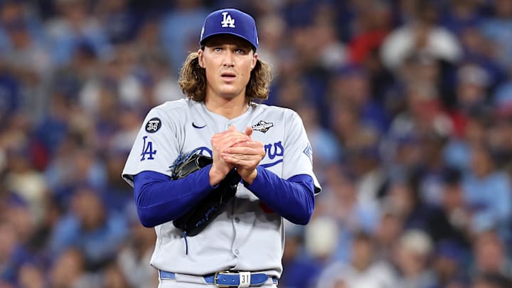 World Series - Los Angeles Dodgers v Toronto Blue Jays - Game Six World Series - Los Angeles Dodgers v Toronto Blue Jays - Game Six