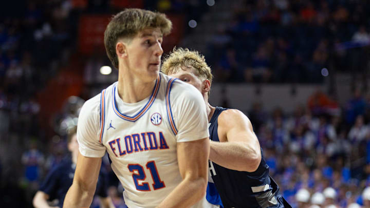 Florida forward Alex Condon (21) drives against North Florida during the second half of an NCAA basketball game at Steven C. O'Connel Center Exactech Areana in Gainesville, FL on Thursday, November 6, 2025. [Alan Youngblood/Gainesville Sun]