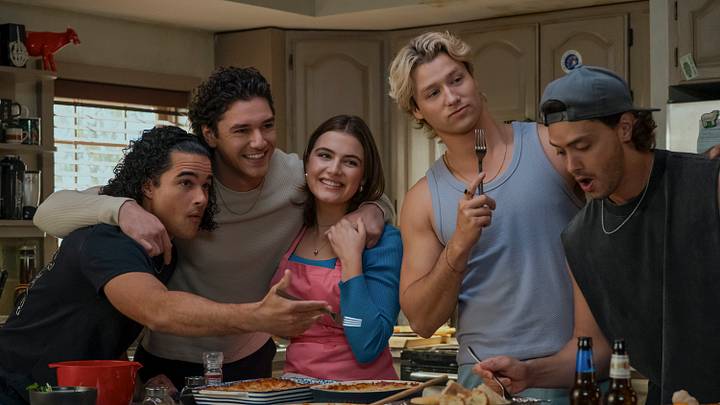 (l-r) John Tucker (Jalen Thomas Brooks), Garrett Graham (Belmont Cameli), Hannah Wells (Ella Bright), Dean Di Laurentis (Stephen Thomas Kalyn) and John Logan (Antonio Cipriano) in OFF CAMPUS