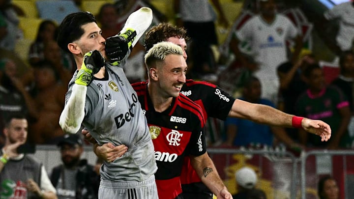 Rossi pegou dois pênaltis em decisão após 0 a 0 no tempo normal Rossi pegou dois pênaltis em decisão após 0 a 0 no tempo normal