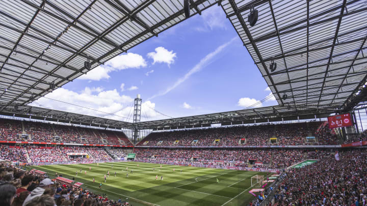 Das Kölner Rhein-Energie-Stadion wird auch dieses Jahr wieder komplett gefüllt sein: Das Pokalfinale der Frauen ist ausverkauft. Das Kölner Rhein-Energie-Stadion wird auch dieses Jahr wieder komplett gefüllt sein: Das Pokalfinale der Frauen ist ausverkauft.