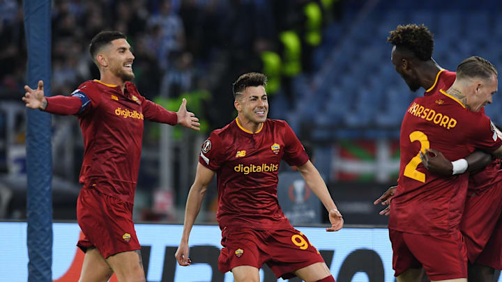 La Roma festeggia il vantaggio di El Shaarawy