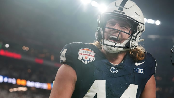 Penn State Nittany Lions tight end Tyler Warren (44) celebrates his touchdown catch against the Boise State Broncos during their Vrbo Fiesta Bowl matchup at State Farm Stadium in Glendale on Dec. 31, 2024.