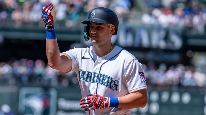 Jul 4, 2026; Seattle, Washington, USA; Seattle Mariners designated hitter Dominic Canzone (8) celebrates at first base after hitting a RBI-single during the sixth inning at T-Mobile Park. Mandatory Credit: Stephen Brashear-Imagn Images Jul 4, 2026; Seattle, Washington, USA; Seattle Mariners designated hitter Dominic Canzone (8) celebrates at first base after hitting a RBI-single during the sixth inning at T-Mobile Park. Mandatory Credit: Stephen Brashear-Imagn Images