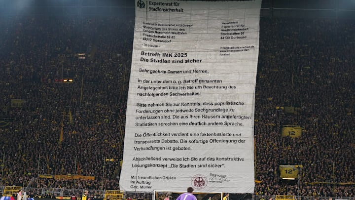 So wie hier in Dortmund protestierten Fans in zahlreichen Stadien