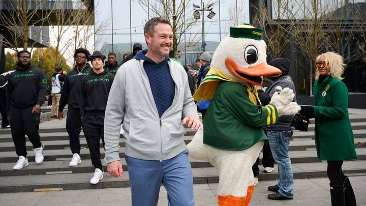 Oct 31, 2026; Eugene, Oregon, USA; Oregon Ducks head coach Dan Lanning greets fans before a game against the Northwestern Wildcats at Autzen Stadium. Mandatory Credit: Troy Wayrynen-Imagn Images Oct 31, 2026; Eugene, Oregon, USA; Oregon Ducks head coach Dan Lanning greets fans before a game against the Northwestern Wildcats at Autzen Stadium. Mandatory Credit: Troy Wayrynen-Imagn Images