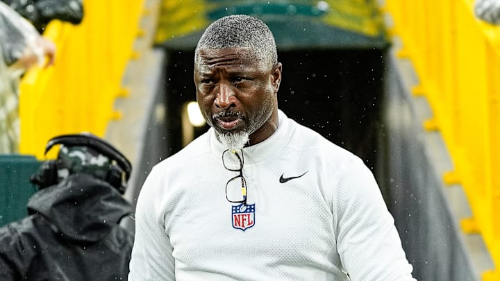 Detroit Lions defensive coordinator Aaron Glenn at Lambeau Field Detroit Lions defensive coordinator Aaron Glenn at Lambeau Field