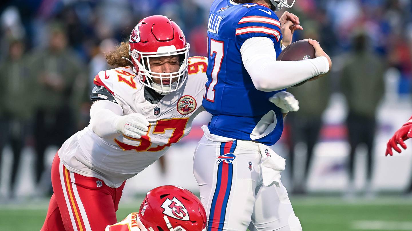 Chiefs' offseason gamble puts enormous pressure on Ashton Gillotte