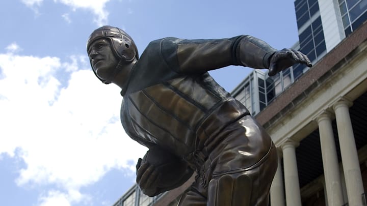 Illinois's statue of Red Grange in 2016.