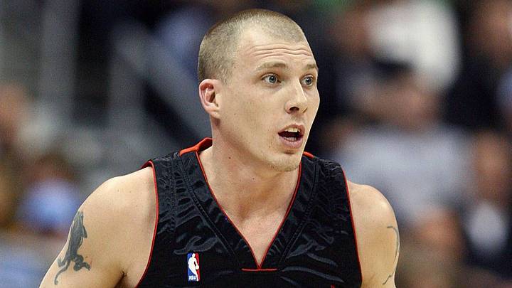 NBA legend Jason Williams' Nike sneakers are still in stock online.