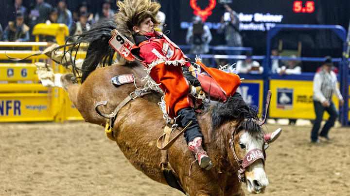 Rocker Steiner riding a Calgary Bucking Horse at the 2023 NFR.