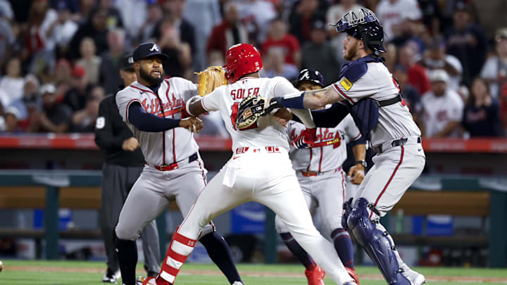 Apr 7, 2026; Anaheim, California, USA; A fight breaks out between Atlanta Braves pitcher Reynaldo López (40) and Los Angeles Angels right fielder Jorge Soler (12) during the fifth inning at Angel Stadium. Mandatory Credit: William Navarro-Imagn Images
