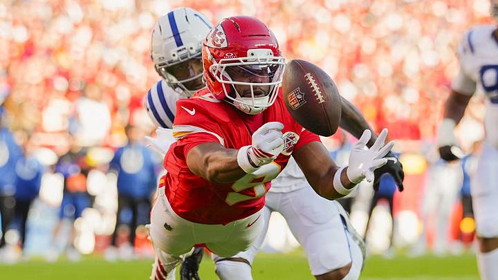Nov 23, 2025; Kansas City, Missouri, USA; Kansas City Chiefs wide receiver JuJu Smith-Schuster (9) is unable to make the catch against Indianapolis Colts cornerback Charvarius Ward (7) during the second half at GEHA Field at Arrowhead Stadium. Mandatory Credit: Jay Biggerstaff-Imagn Images Nov 23, 2025; Kansas City, Missouri, USA; Kansas City Chiefs wide receiver JuJu Smith-Schuster (9) is unable to make the catch against Indianapolis Colts cornerback Charvarius Ward (7) during the second half at GEHA Field at Arrowhead Stadium. Mandatory Credit: Jay Biggerstaff-Imagn Images