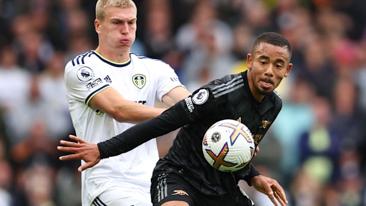 Arsenal e Leeds duela pela rodada 29 do Campeonato Inglês.