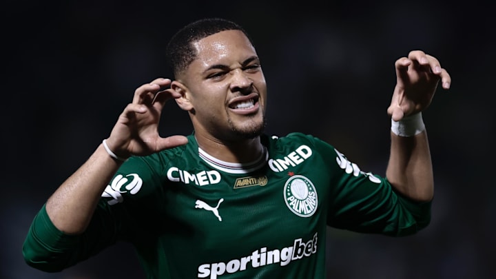 Vitor Roque faz belo início de temporada pelo Verdão