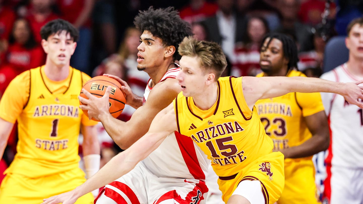 Awaka And Peat Help No. 1 Arizona Remain Undefeated With Win Over Arizona State
