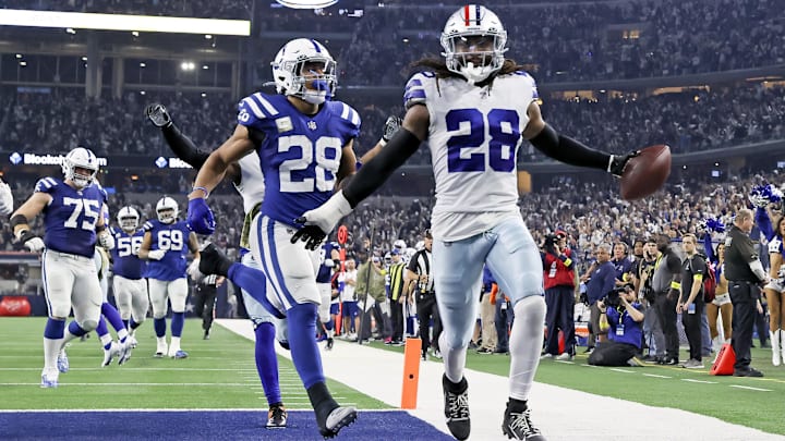 Dec 4, 2022; Arlington, Texas, USA;  Dallas Cowboys safety Malik Hooker (28) recovers a fumble and