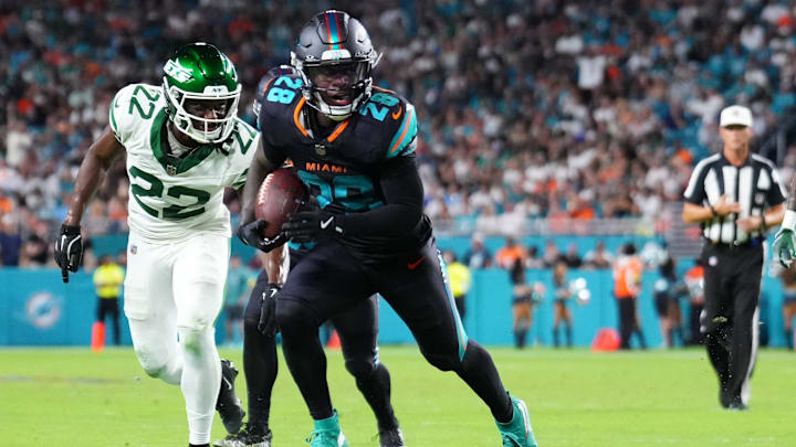 Miami Dolphins running back De'von Achane (28) rushes the ball for a touchdown against the New York Jets during the second half at Hard Rock Stadium in Week 4. Miami Dolphins running back De'von Achane (28) rushes the ball for a touchdown against the New York Jets during the second half at Hard Rock Stadium in Week 4.