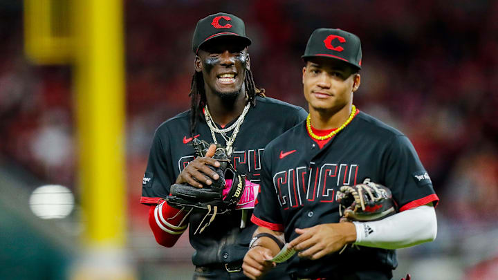 Cincinnati Reds shortstop Elly De La Cruz (44) and third baseman Elly De La Cruz
