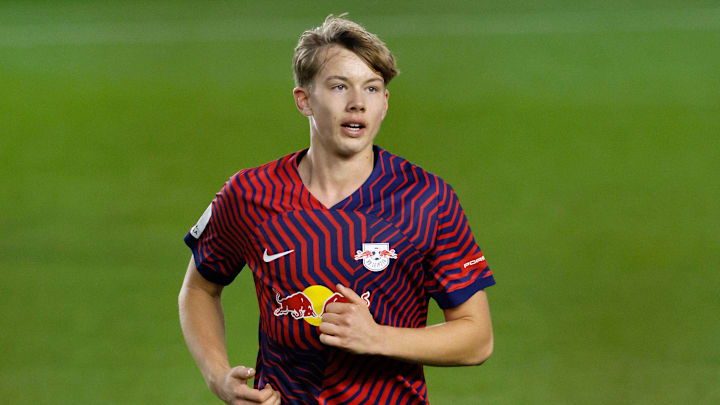 Jonathan Norbye hat seinen ersten Profi-Vertrag unterschrieben. 