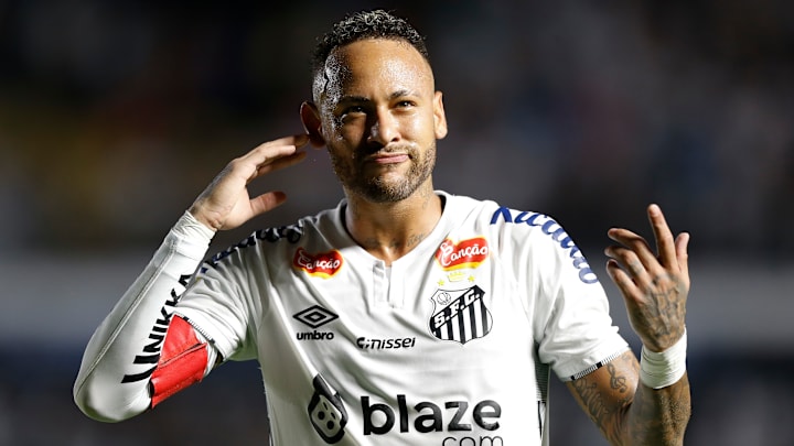 Neymar veio ao Santos com contrato curto, somente até o meio do ano