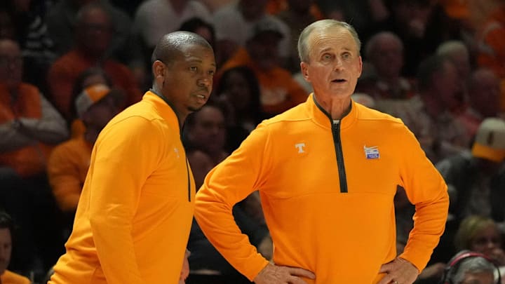 Tennessee basketball coach Rick Barnes and associate head coach Justin Gainey during the NCAA college basketball game against Kentucky on Tuesday, Jan. 28, 2025, in Knoxville, Tenn.