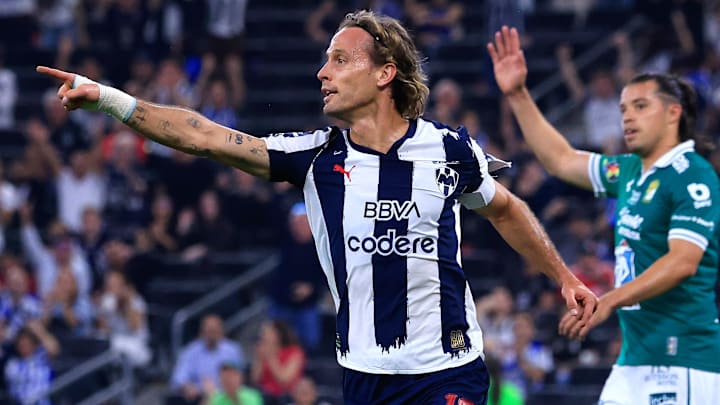 El español Sergio Canales fue la figura del encuentro El español Sergio Canales fue la figura del encuentro