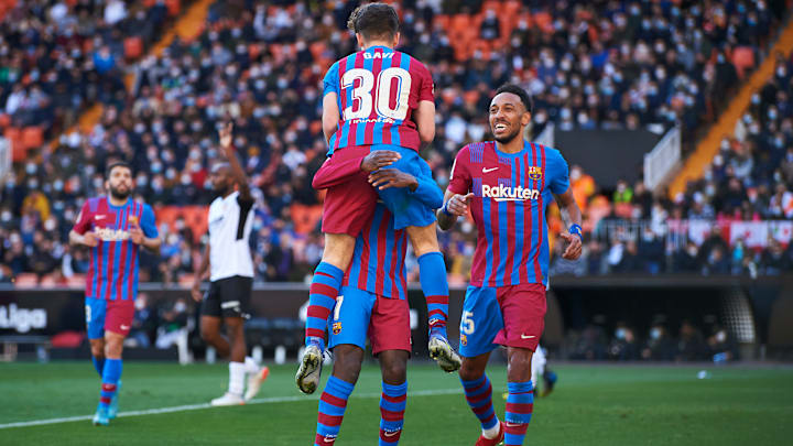 Aubameyang es la cara de la felicidad en Barcelona