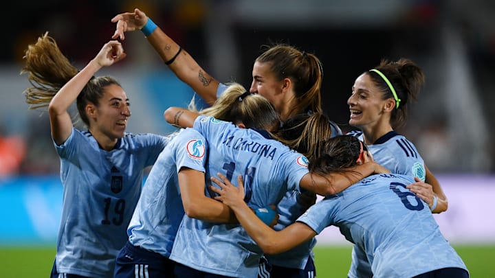 España mereció ganar y lo hizo gracias a un gol en el último minuto