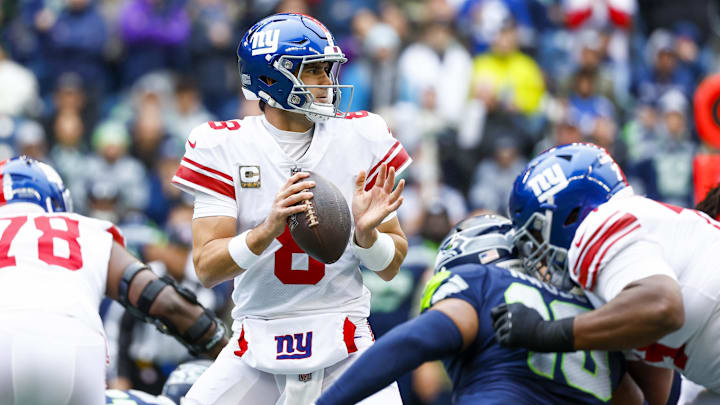 Oct 30, 2022; Seattle, Washington, USA; New York Giants quarterback Daniel Jones (8) looks to pass against the Seattle Seahawks during the second quarter at Lumen Field. Mandatory Credit: Joe Nicholson-Imagn Images Oct 30, 2022; Seattle, Washington, USA; New York Giants quarterback Daniel Jones (8) looks to pass against the Seattle Seahawks during the second quarter at Lumen Field. Mandatory Credit: Joe Nicholson-Imagn Images