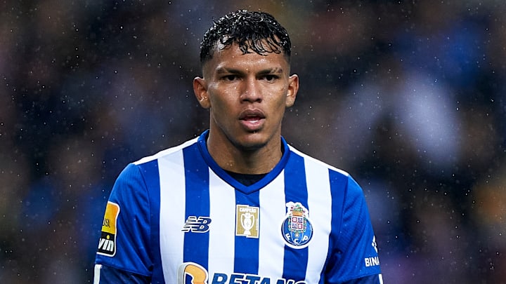 Gabriel Veron, que pertence ao Porto, é alternativa para o ataque