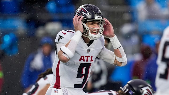 Dec 17, 2023; Charlotte, North Carolina, USA; Atlanta Falcons quarterback Desmond Ridder (9) calls a signal during the second quarter against the Carolina Panthers at Bank of America Stadium. Mandatory Credit: Jim Dedmon-Imagn Images Dec 17, 2023; Charlotte, North Carolina, USA; Atlanta Falcons quarterback Desmond Ridder (9) calls a signal during the second quarter against the Carolina Panthers at Bank of America Stadium. Mandatory Credit: Jim Dedmon-Imagn Images
