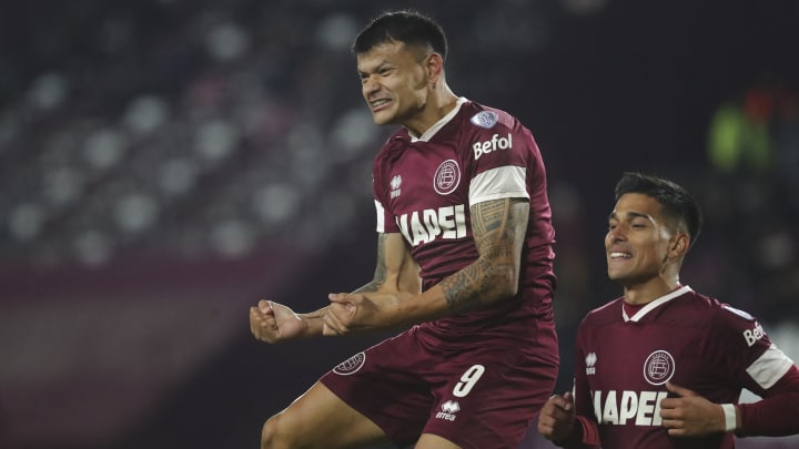 Walter Bou s'est mué en héros à la 90ème minute de la rencontre contre les Tigre, en inscrivant l'un des buts de l'année pour offrir la victoire à son équipe. Walter Bou s'est mué en héros à la 90ème minute de la rencontre contre les Tigre, en inscrivant l'un des buts de l'année pour offrir la victoire à son équipe.