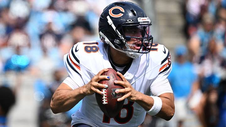 Chicago Bears quarterback Caleb Williams (18) looks to throw in the second quarter against the Carolina Panthers at Bank of America Stadium. Mandatory Credit: Bob Donnan-Imagn Images Chicago Bears quarterback Caleb Williams (18) looks to throw in the second quarter against the Carolina Panthers at Bank of America Stadium. Mandatory Credit: Bob Donnan-Imagn Images