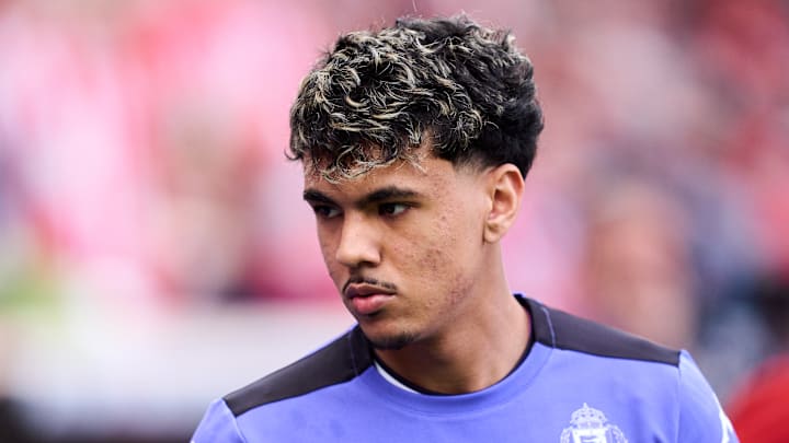 Adam Aznou hat sich in die erste Elf gekämpft. 