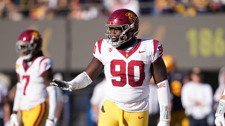 Oct 28, 2023; Berkeley, California, USA; USC Trojans defensive lineman Bear Alexander (90) gestures Oct 28, 2023; Berkeley, California, USA; USC Trojans defensive lineman Bear Alexander (90) gestures