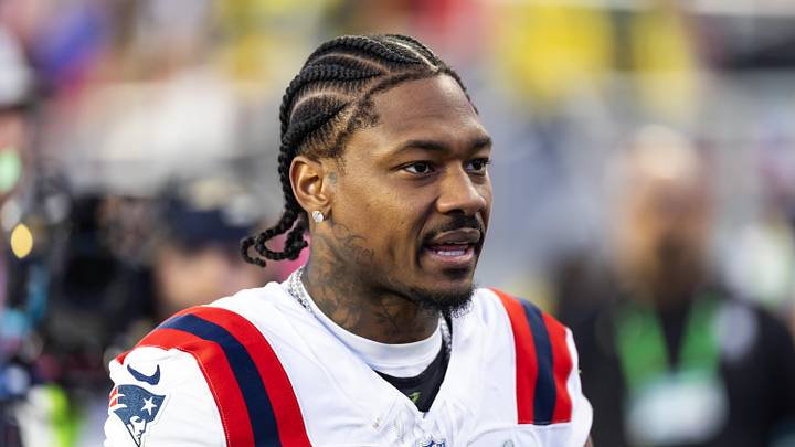 New England Patriots wide receiver Stefon Diggs (8)