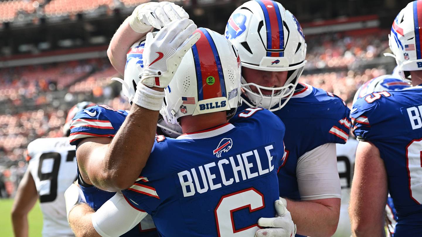 Bills' Backup Quarterback Battle Catches Fire vs. Browns With Josh Allen Looking On
