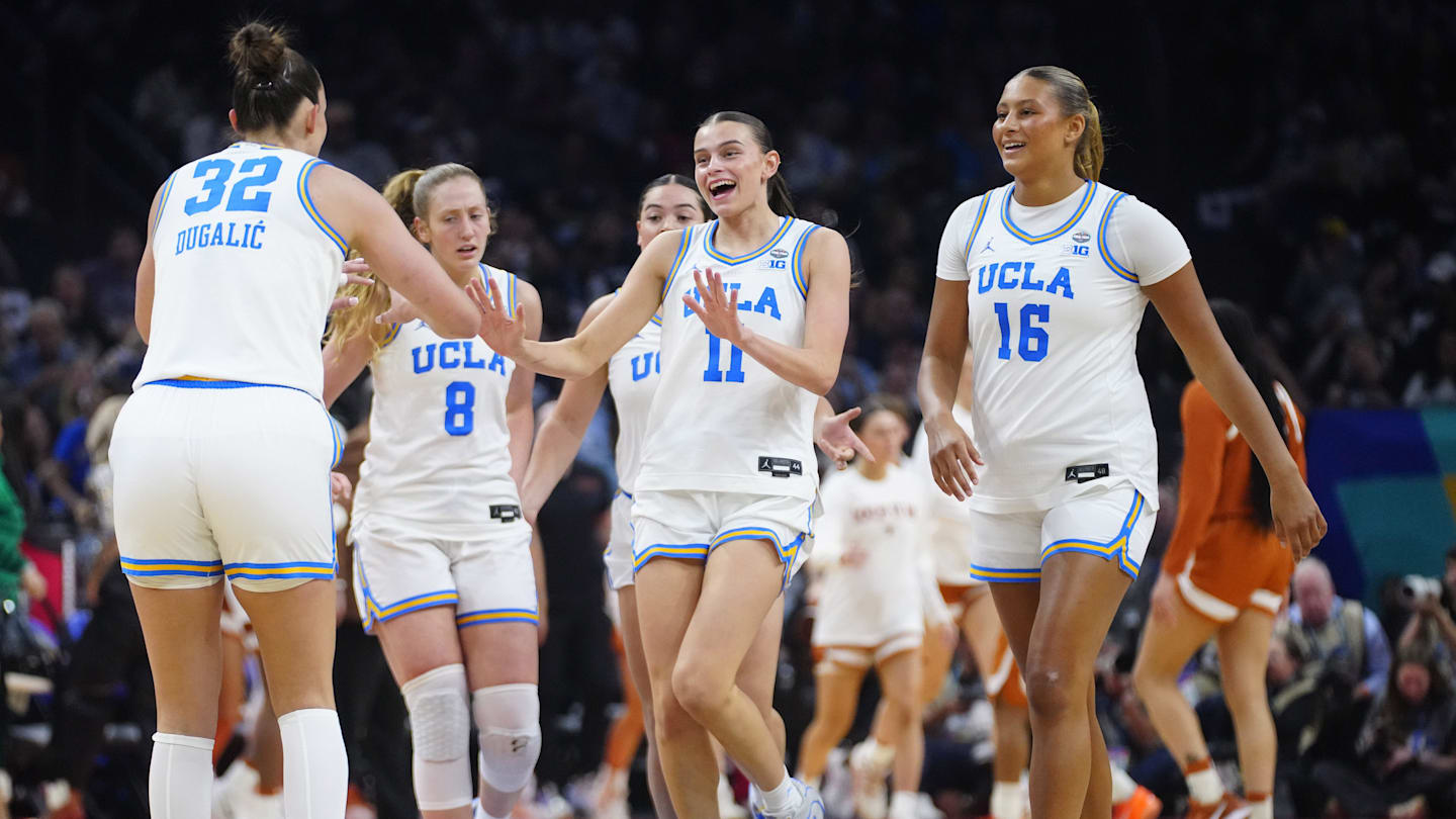 Social Media Reacts To A Weird Final Four Match