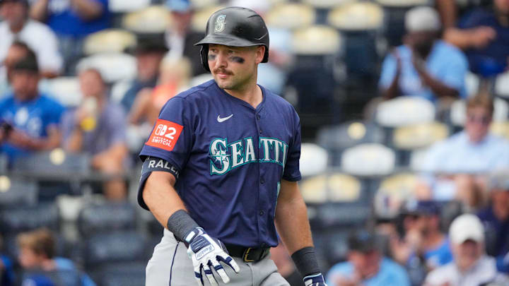 Cal Raleigh is now the Mariners' sole single-season home run record-holder.