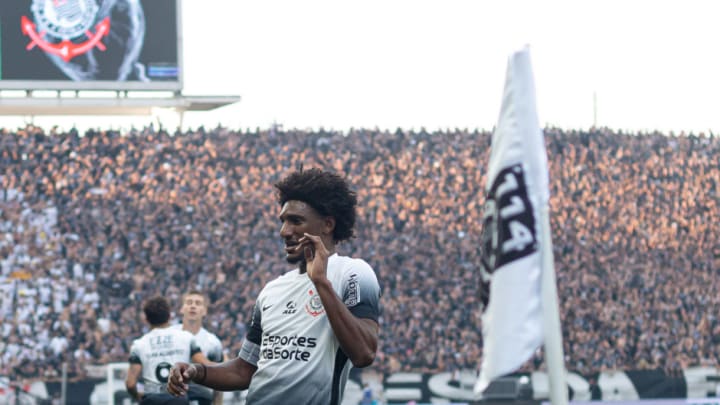 Contratado na última janela de transferências, Talles Magno virou xodó da Fiel Contratado na última janela de transferências, Talles Magno virou xodó da Fiel