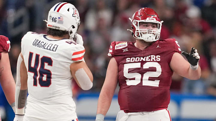 Oklahoma Sooners offensive lineman Troy Everett gets ready to line up against the Arizona Wildcats in the Alamo Bowl.