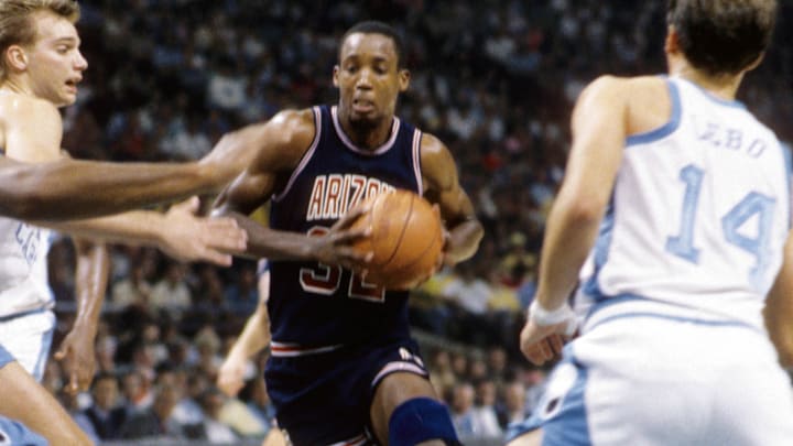 Dec 2, 1988; Charlotte, NC, USA, FILE PHOTO; Arizona Wildcats guard Sean Elliott (32) in action