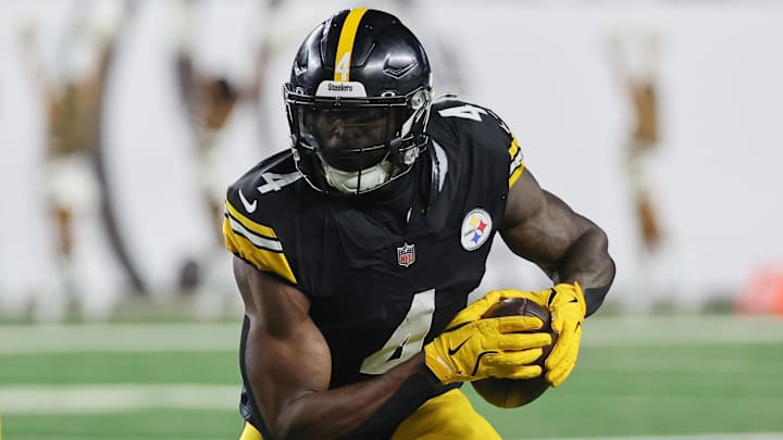 Oct 16, 2025; Cincinnati, Ohio, USA; Pittsburgh Steelers wide receiver DK Metcalf (4) runs with the ball against the Cincinnati Bengals during the fourth quarter at Paycor Stadium. Mandatory Credit: Joseph Maiorana-Imagn Images
