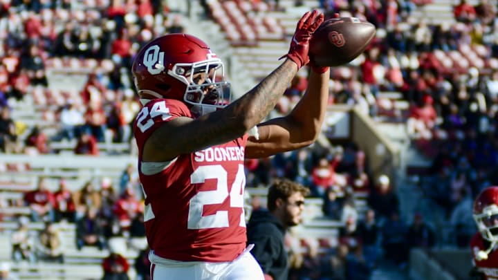 Oklahoma running back Xavier Robinson